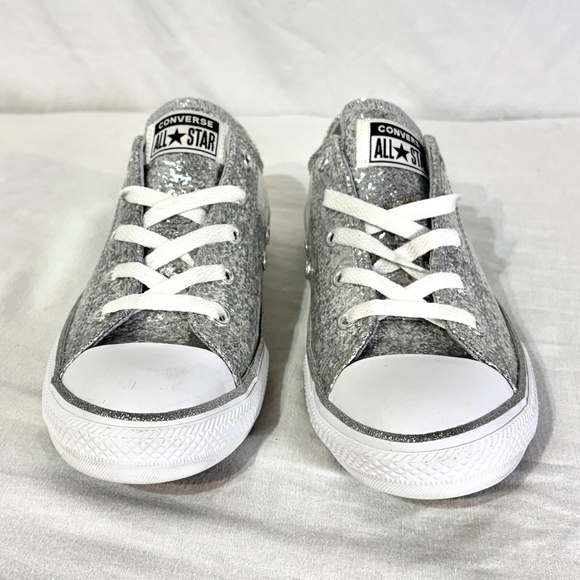 Junior Converse All-Star Chuck Taylor Silver Glitter Sparkle Low Top Sneakers - Picture 4 of 8
